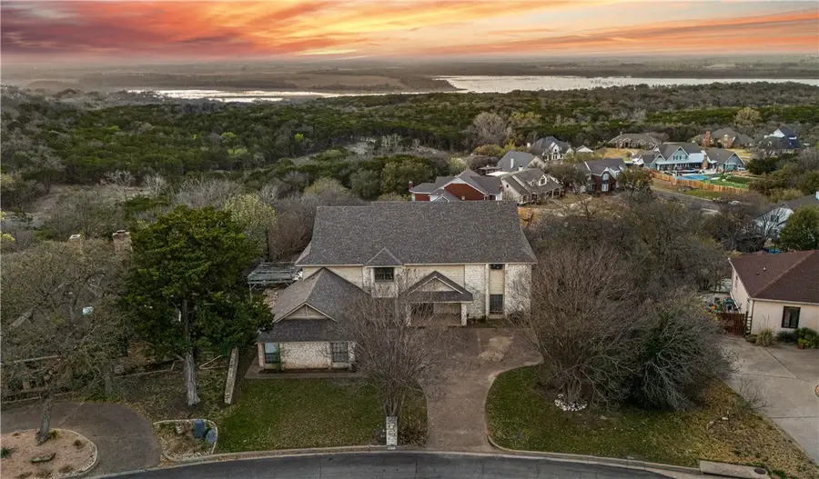 10009 Stony Point Drive, Woodway, TX 76712 - Image #2