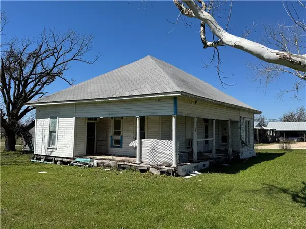 320 N 5th Street, Lott, TX 76656