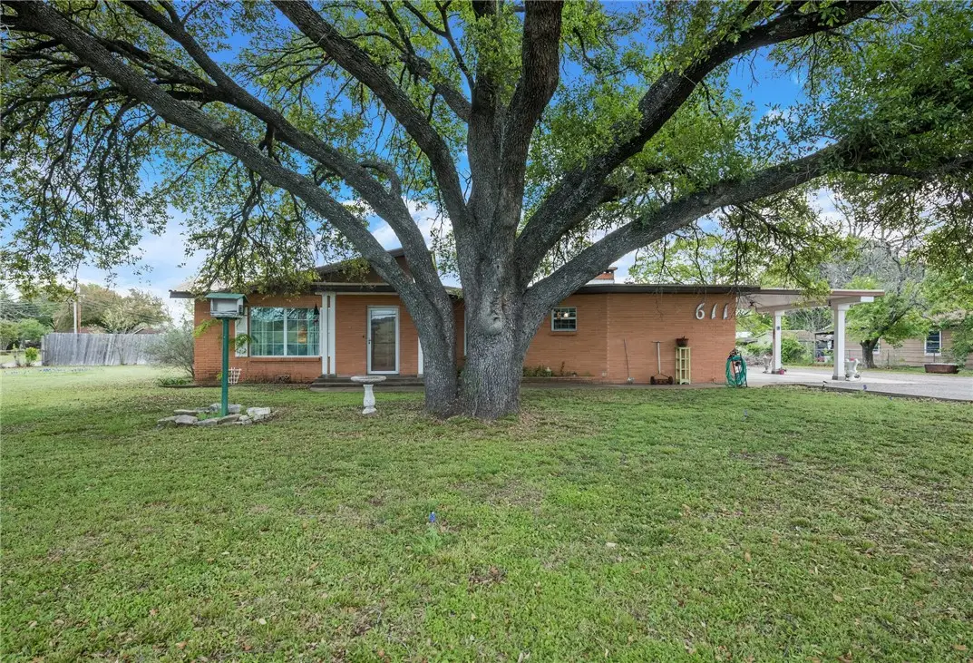 611 N Avenue Q Street, Clifton, TX 76634 - Image #1