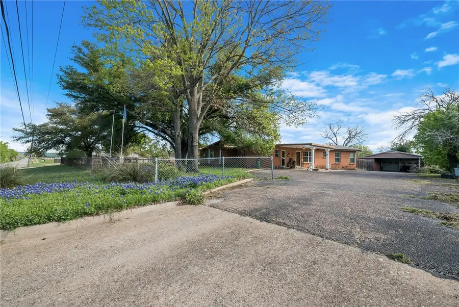 611 N Avenue Q Street, Clifton, TX 76634 - Image #3