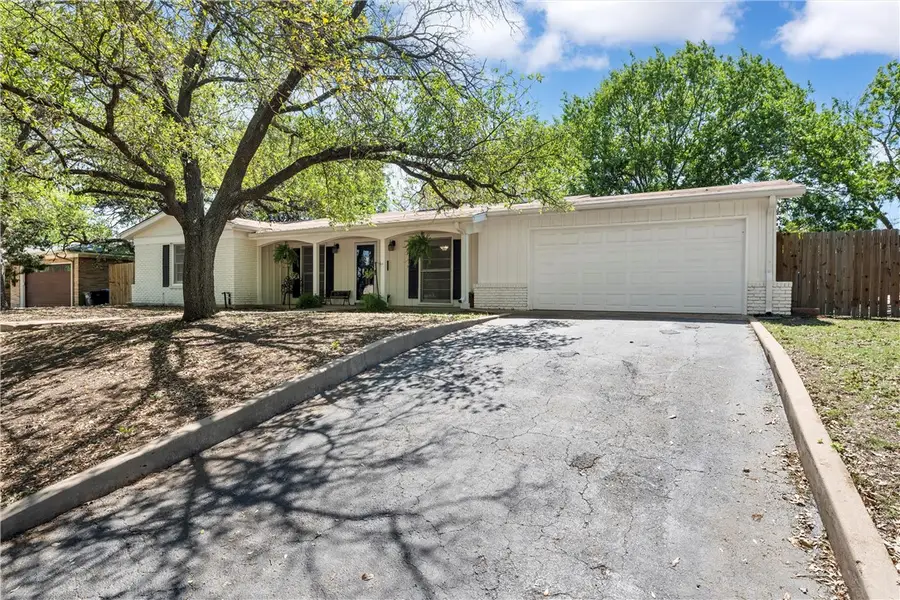 2212 Charboneau Street, Waco, TX 76710 - Image #2