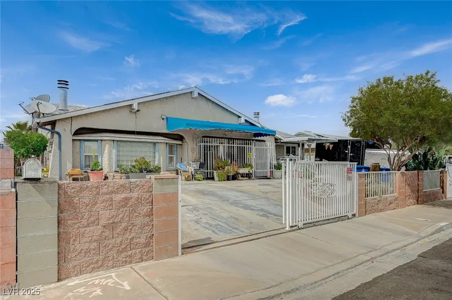 405 Longtree Avenue, Henderson, NV 89011 - Image #2