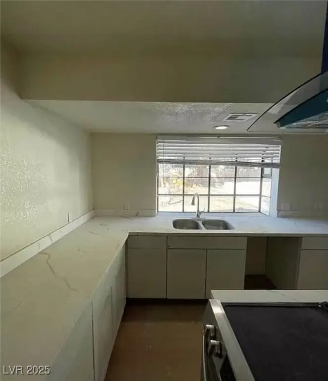 7664 Angel Crest Circle, Las Vegas, NV 89117 - Image #2