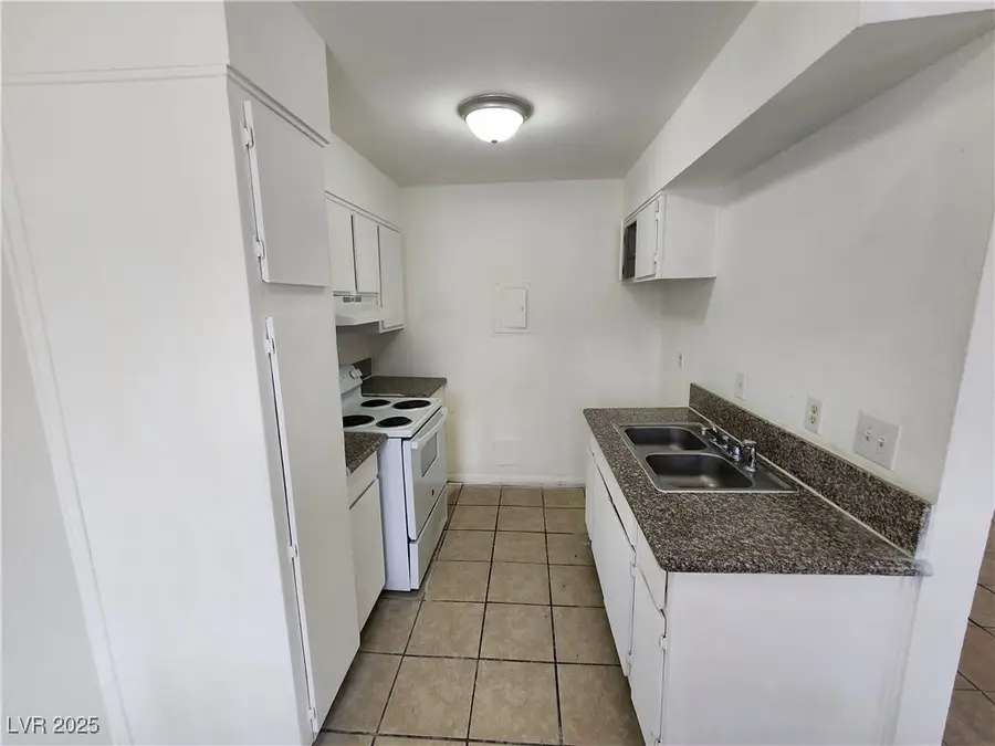 2513 Cedar Avenue, Las Vegas, NV 89101 - Image #2