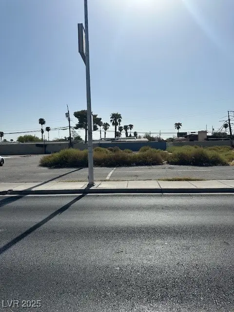 2127 Paradise Road, Las Vegas, NV 89104