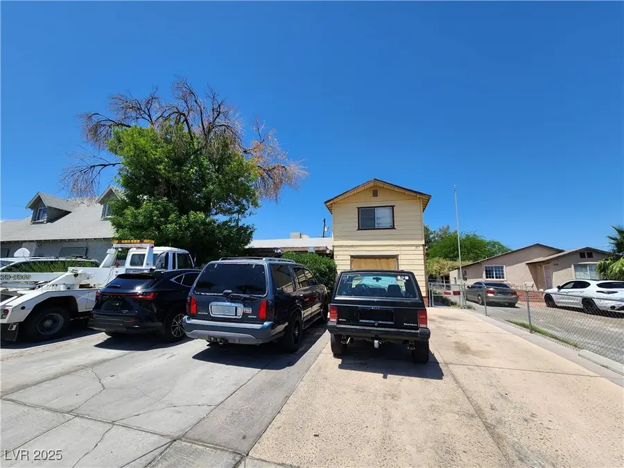 377 N 16th Street, Las Vegas, NV 89101 - Image #2