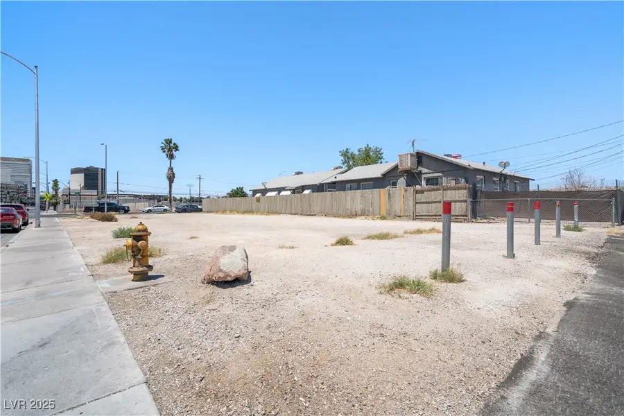 802 Stewart Avenue, Las Vegas, NV 89101 - Image #3