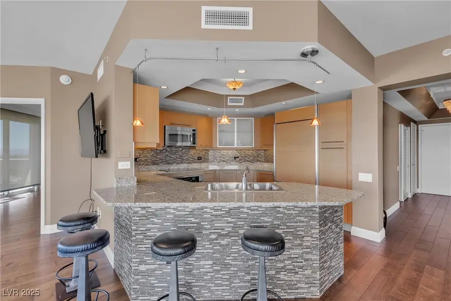 322 Karen Avenue #807, Las Vegas, NV 89109 - Image #2