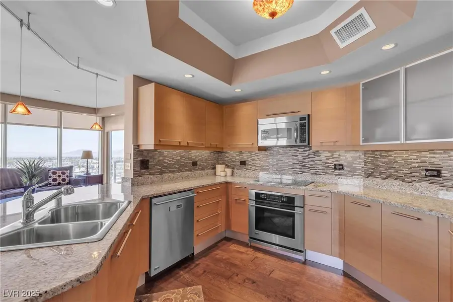 322 Karen Avenue #807, Las Vegas, NV 89109 - Image #3