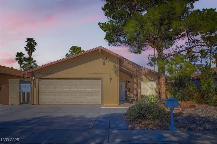 4723 Desert Vista Road, Las Vegas, NV 89121 - Image #2