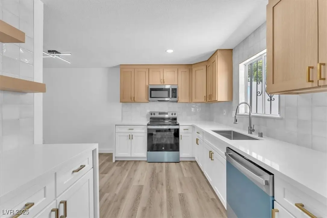 747 Greenbriar Townhouse Way, Las Vegas, NV 89121 - Image #1