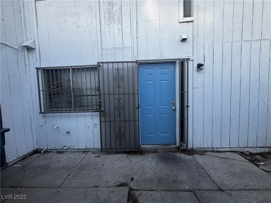 4072 Great Plains Way, Las Vegas, NV 89121 - Image #3