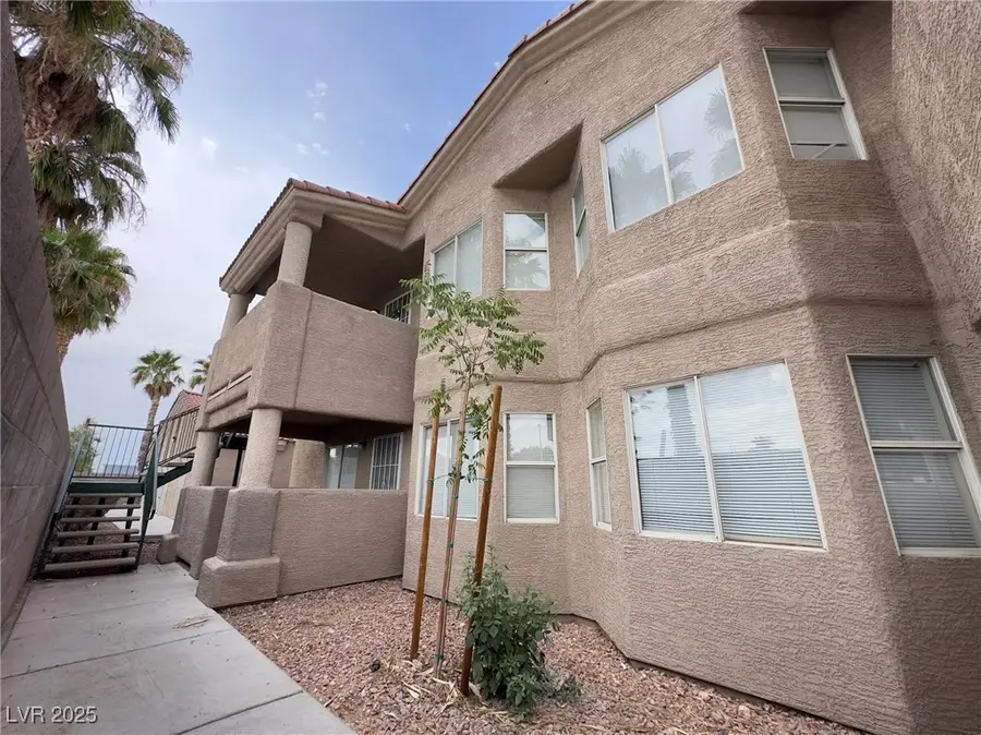 2201 James Bilbray Drive, Las Vegas, NV 89108 - Image #2