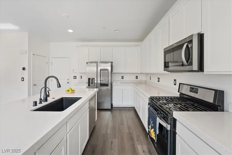 533 Sunny Pointe Street, Henderson, NV 89011 - Image #3