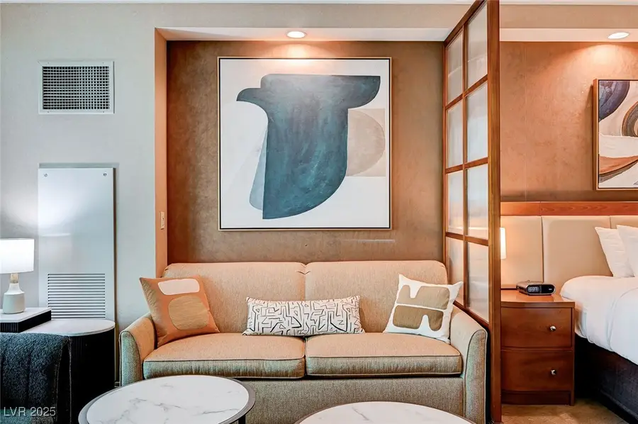 135 E Harmon Avenue #817, Las Vegas, NV 89109 - Image #2