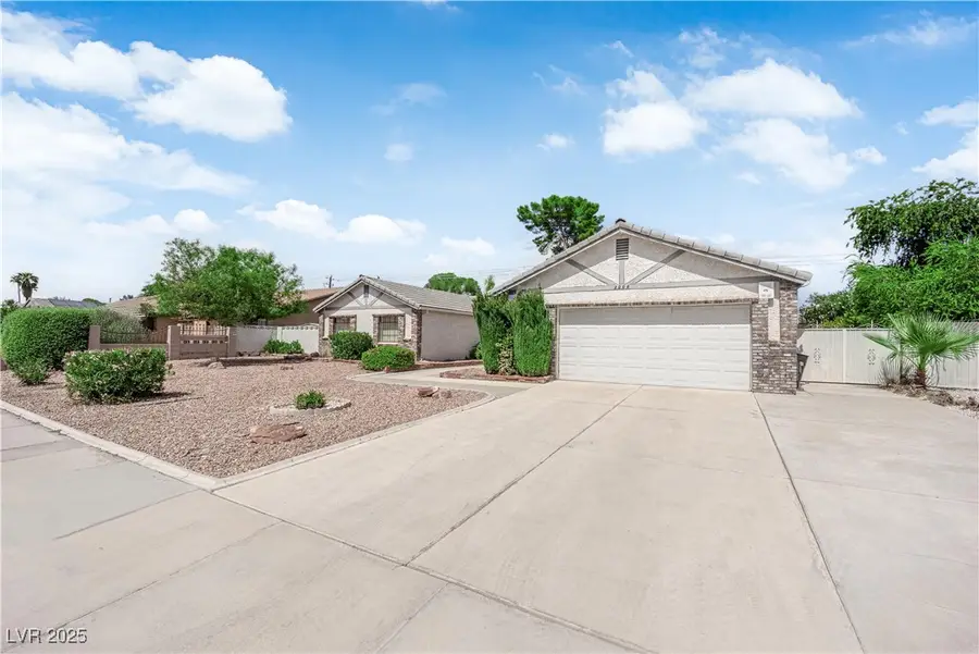 2004 Canterbury Dr Drive, Las Vegas, NV 89119 - Image #2