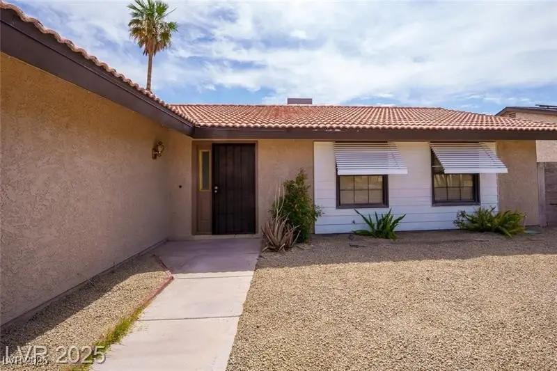 325 Greenfield Lane, Las Vegas, NV 89107 - Image #3