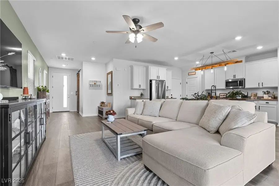 8866 Sasquatch Run Avenue, Las Vegas, NV 89166 - Image #3