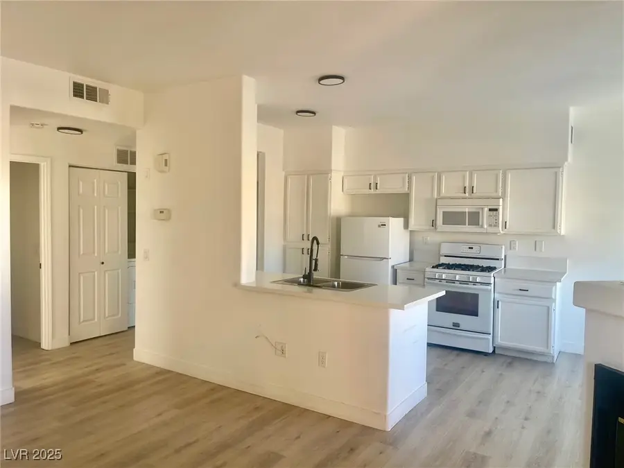 1050 E Cactus Avenue #2017, Las Vegas, NV 89183 - Image #2