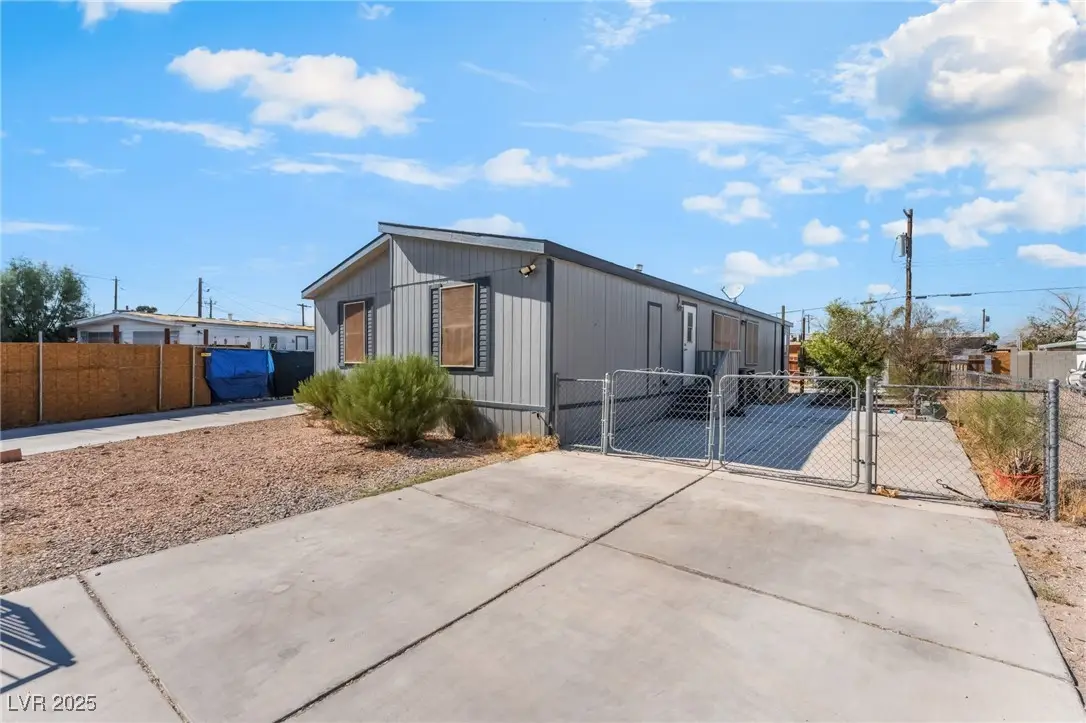 6038 Glacier Avenue, Las Vegas, NV 89156 - Image #1