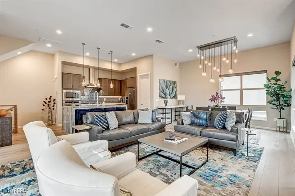 658 Spotted Falcon Street, Las Vegas, NV 89138