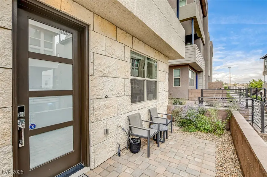 658 Spotted Falcon Street, Las Vegas, NV 89138 - Image #2