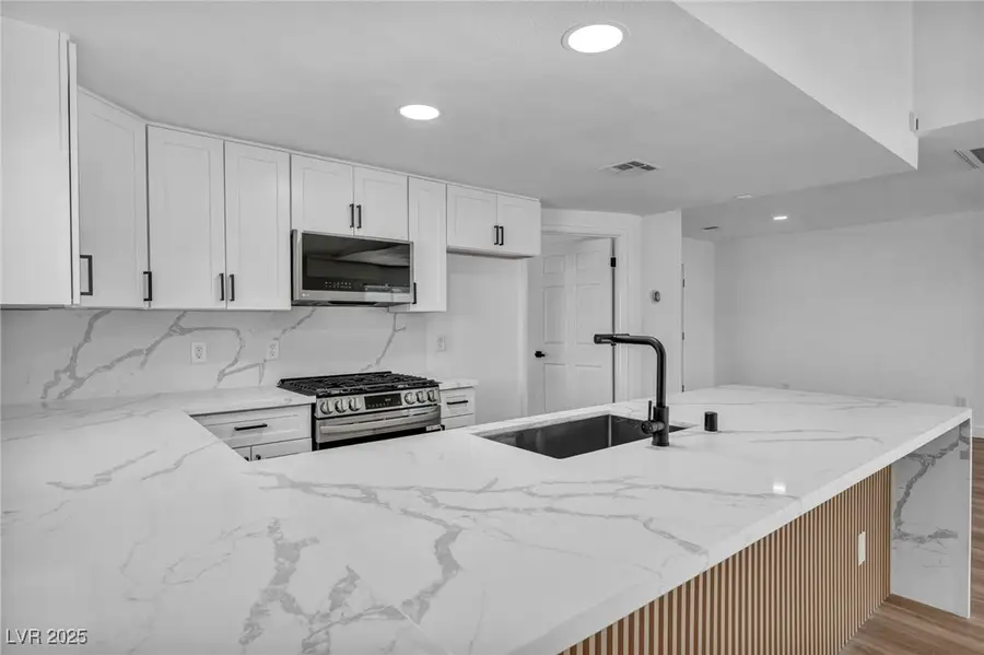 5151 Golden Spring Avenue, Las Vegas, NV 89146 - Image #2