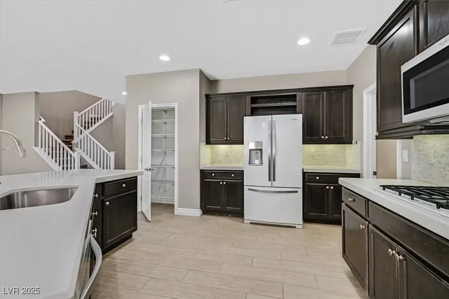 689 Silver Pearl Street, Henderson, NV 89002 - Image #3