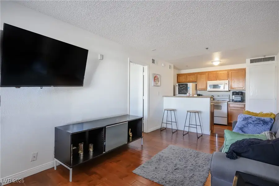 1381 E University Avenue #208, Las Vegas, NV 89119 - Image #2