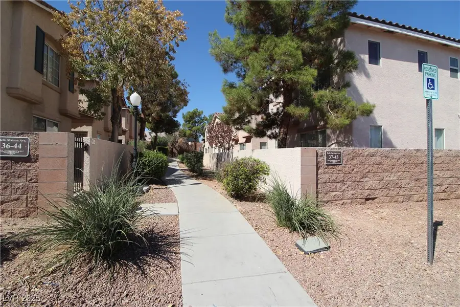 39 Belle Springs Avenue, Las Vegas, NV 89123 - Image #2