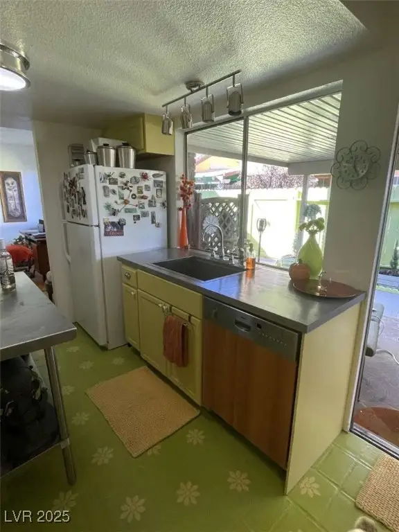 1400 Hialeah Drive #B, Las Vegas, NV 89119 - Image #1