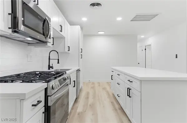 2912 Scarlet Oak Avenue, Las Vegas, NV 89104