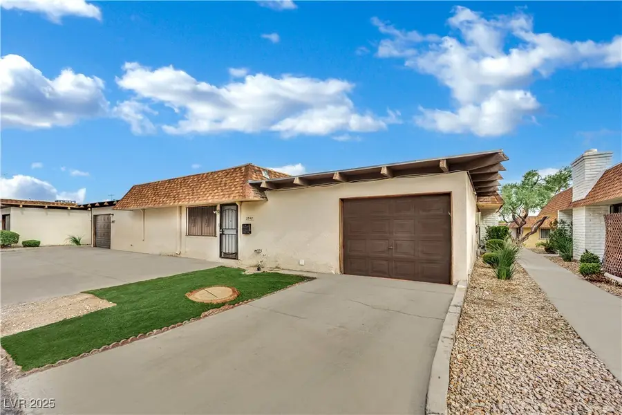 2748 Heritage Court, Las Vegas, NV 89121 - Image #2