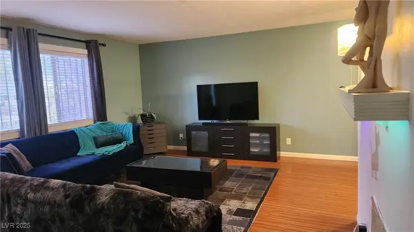 652 Greenbriar Townhouse Way, Las Vegas, NV 89121