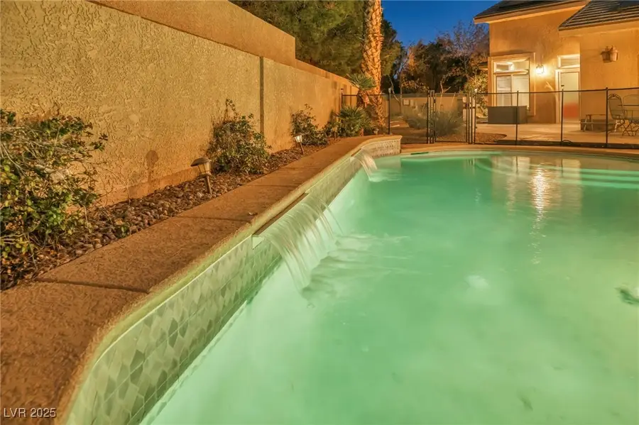 4574 Sheri Lyn Court, Las Vegas, NV 89121 - Image #3