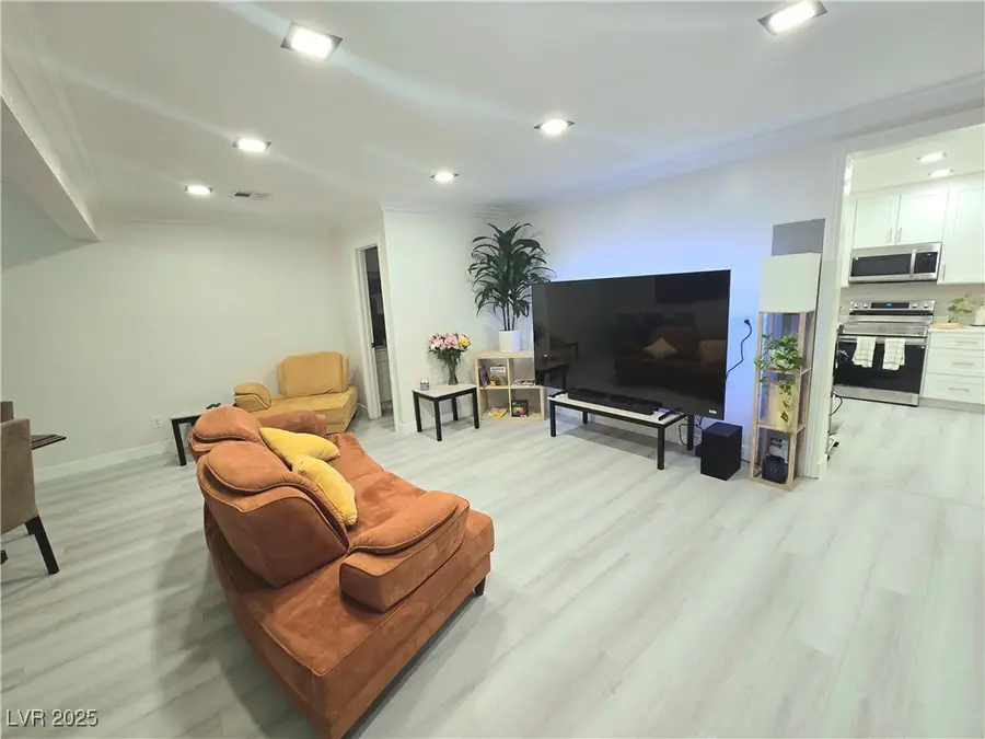 925 Willow Tree Drive #B, Las Vegas, NV 89128 - Image #3