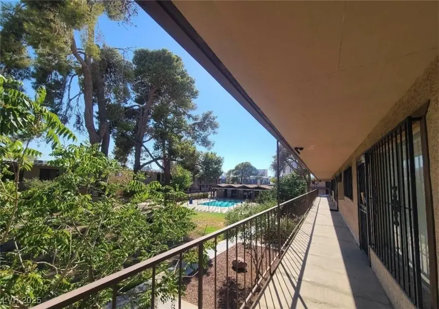 575 S Royal Crest Circle #26, Las Vegas, NV 89169 - Image #2