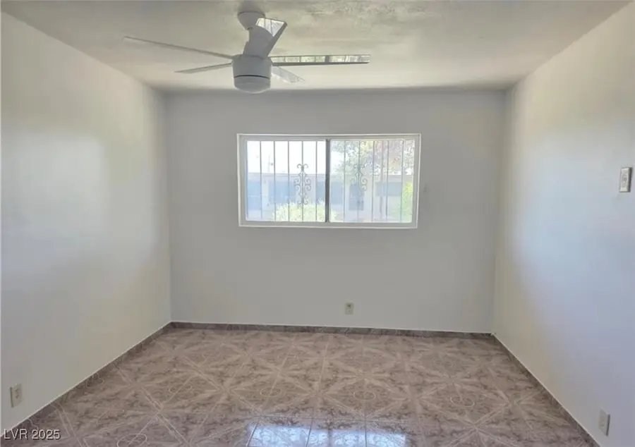 575 S Royal Crest Circle #26, Las Vegas, NV 89169 - Image #3
