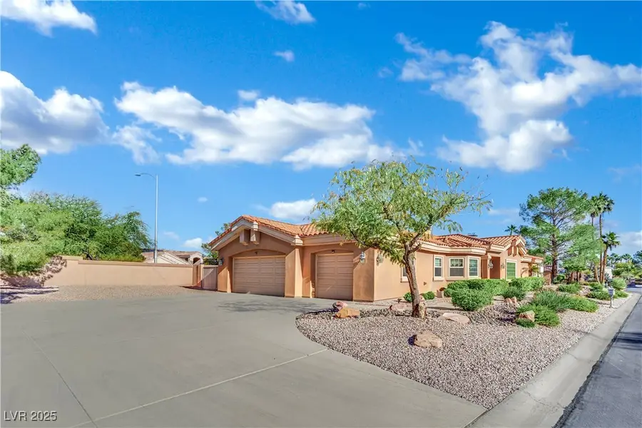 8016 Golfers Oasis Drive, Las Vegas, NV 89149 - Image #2