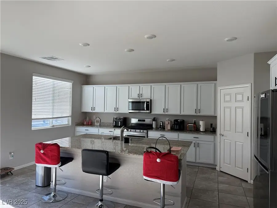 4431 Creekside Cavern Avenue, North Las Vegas, NV 89084 - Image #2