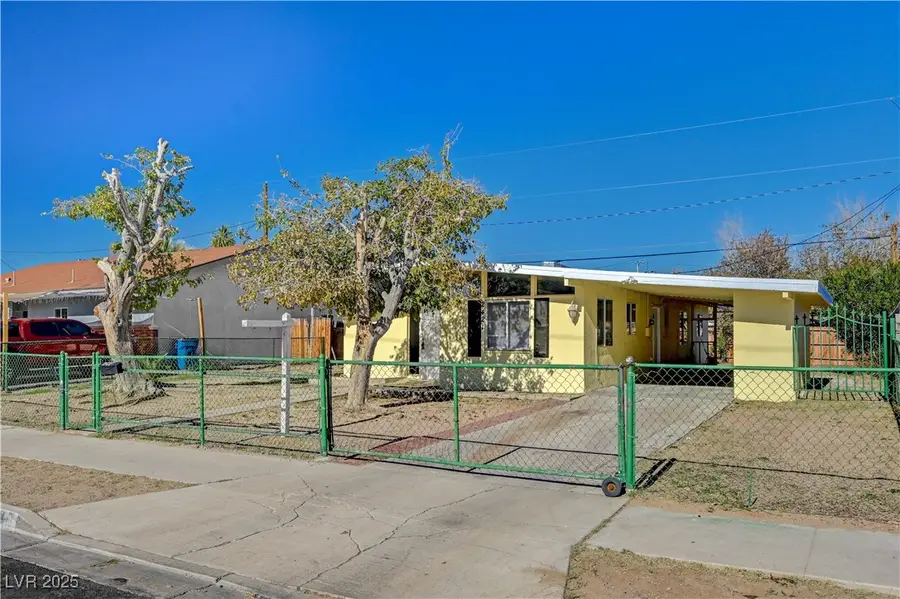 2421 Howard Drive, Las Vegas, NV 89104 - Image #2