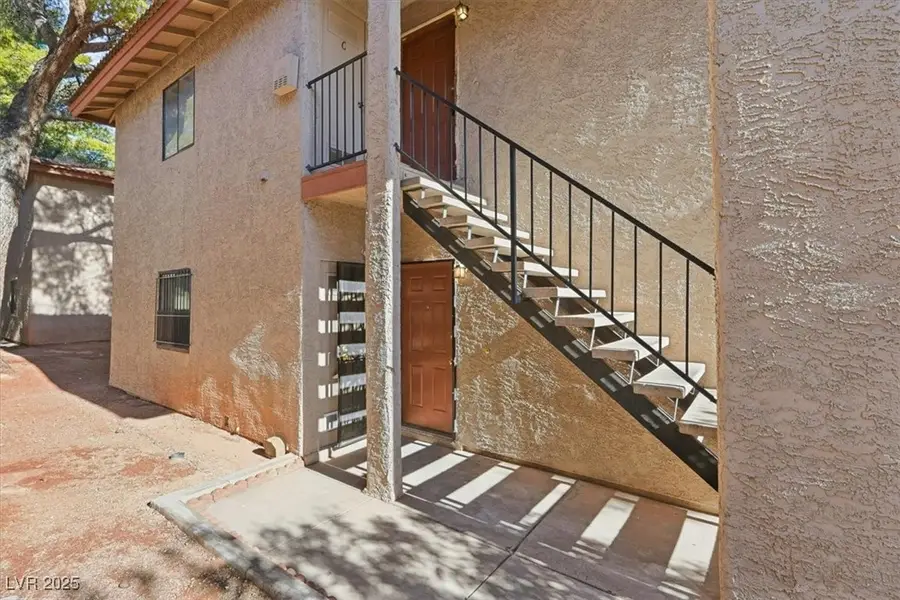 5576 W Rochelle Avenue #6A, Las Vegas, NV 89103 - Image #2