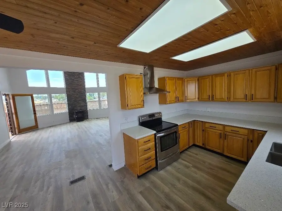 270 W Patricia Avenue, Pahrump, NV 89060 - Image #2