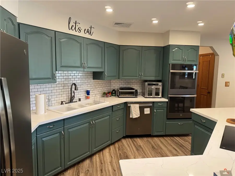 281 E Kimberly Drive, Henderson, NV 89015 - Image #2