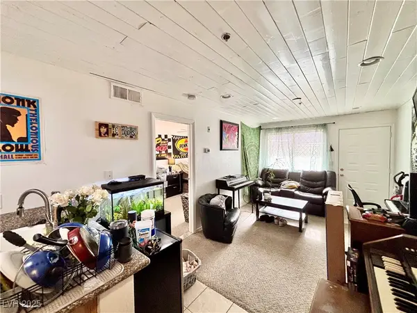 1381 E University Avenue #102, Las Vegas, NV 89119