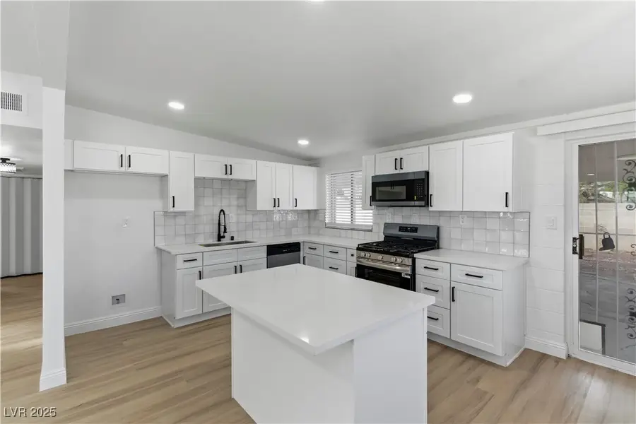 1692 Palora Avenue, Las Vegas, NV 89169 - Image #3