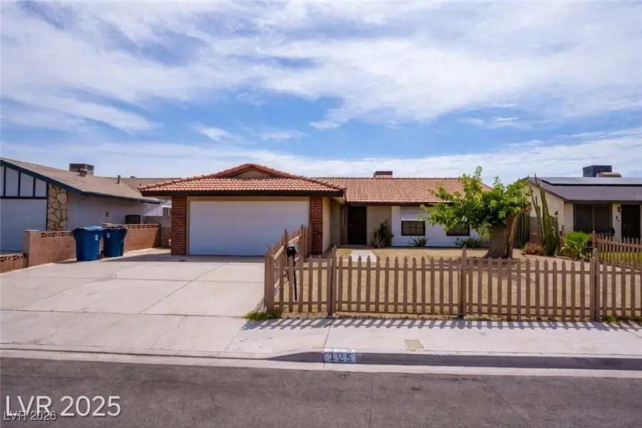 325 Greenfield Lane, Las Vegas, NV 89107 - Image #2