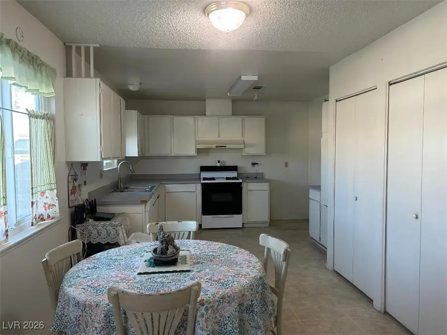 7700 Peacock Avenue, Las Vegas, NV 89145 - Image #2