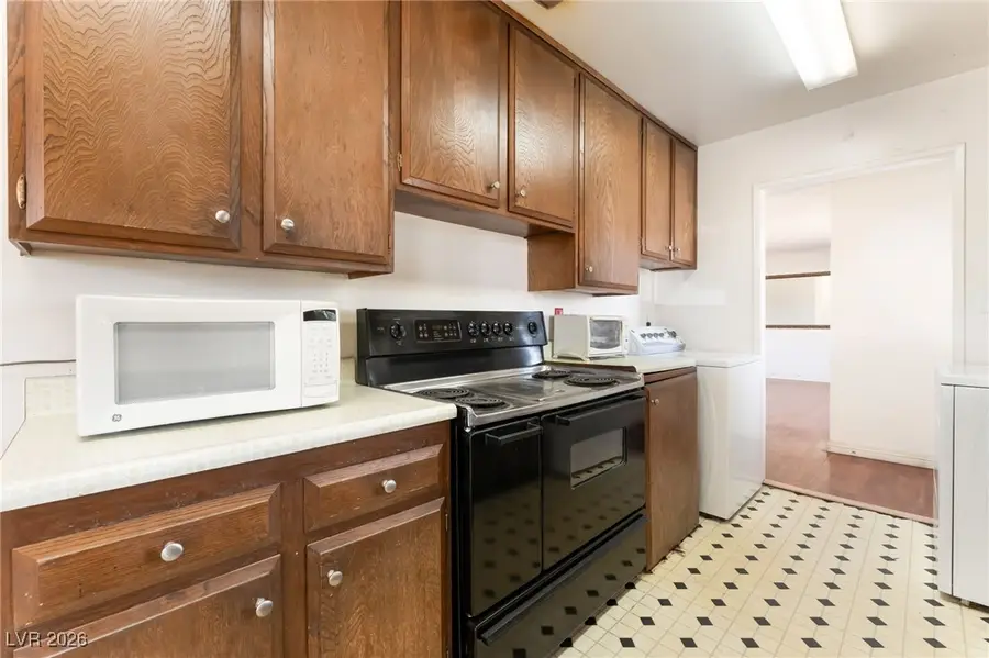 3091 Oxford Lane, Las Vegas, NV 89121 - #3