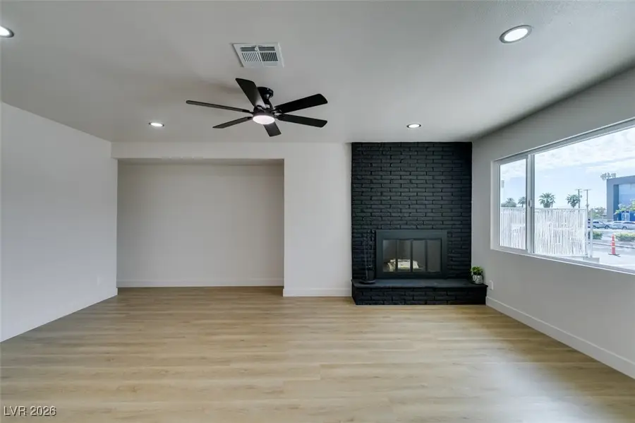 1041 E St Louis Avenue, Las Vegas, NV 89104 - Image #3